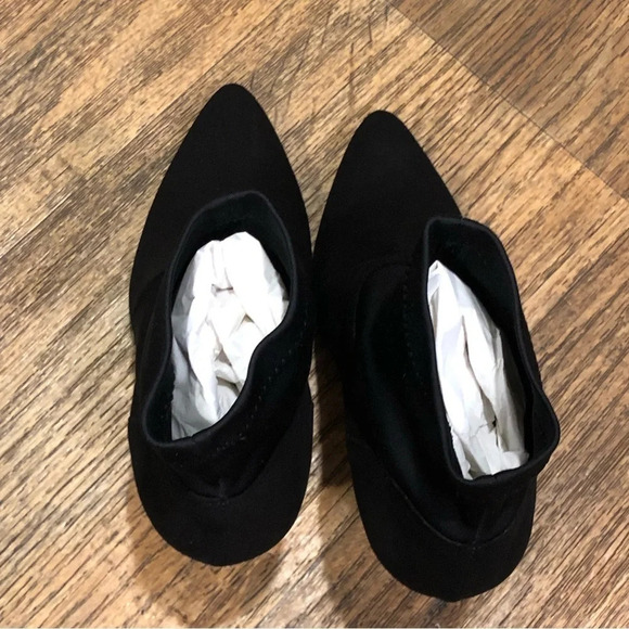 NIB Bettye Muller Gidget Black Suede Stretch Bootie Size 7.5 - Picture 6 of 13